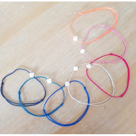 Bracelet mini croix de nacre